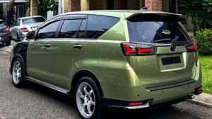 अपने नए लुक से उड़ा दिया सबका होस ये New Toyota Innova 2025, जानिए इसके बेहतरीन फीचर्स की पूरी जानकारी…..