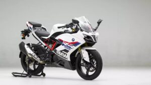 युवा दिलों की धड़कन BMW G310 RR स्पोर्ट बाइक, सिर्फ ₹35,000 की डाउन पेमेंट पर अपना बनाएं