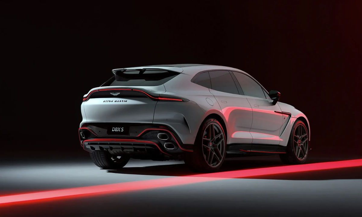 Aston Martin DBX S