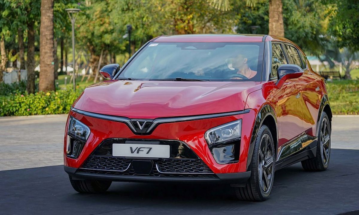 VinFast VF7