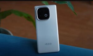 iQOO Neo 10 की भारत में धांसू एंट्री- 7000mAh बैटरी, 50MP कैमरा के साथ मचाया धमाल